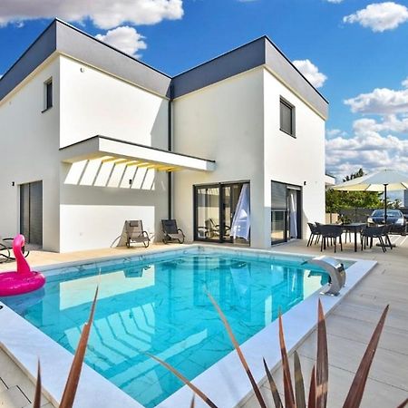 Jlo1 Mit Beheizbarem Pool Villa Перой Екстериор снимка