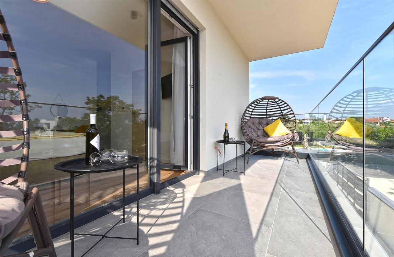 Jlo1 Mit Beheizbarem Pool Villa Перой Екстериор снимка