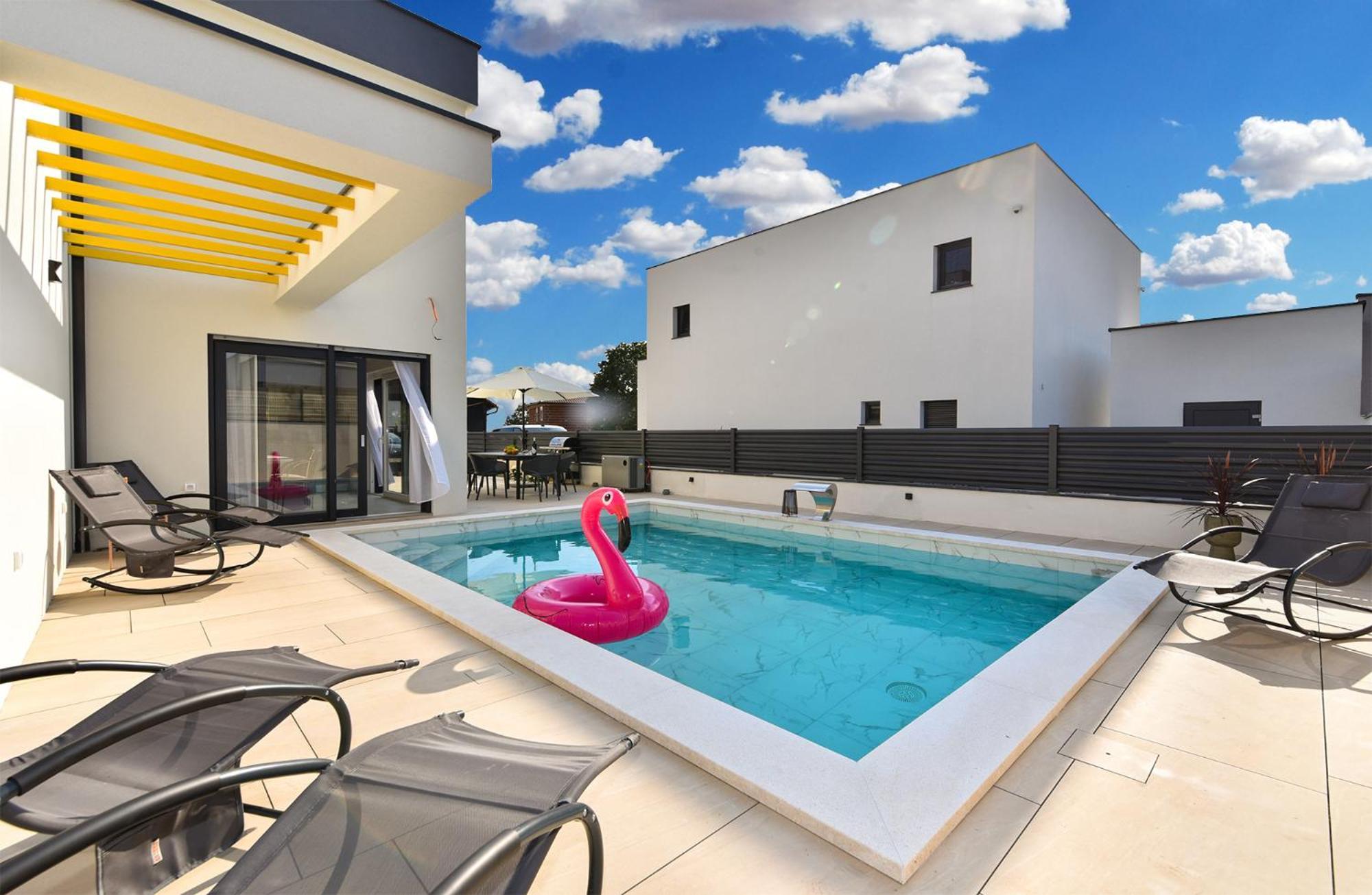 Jlo1 Mit Beheizbarem Pool Villa Перой Екстериор снимка
