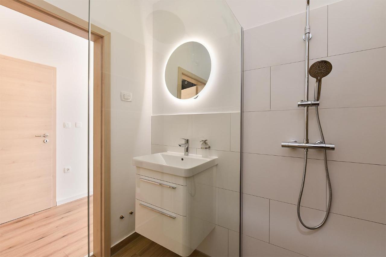 Jlo1 Mit Beheizbarem Pool Villa Перой Екстериор снимка