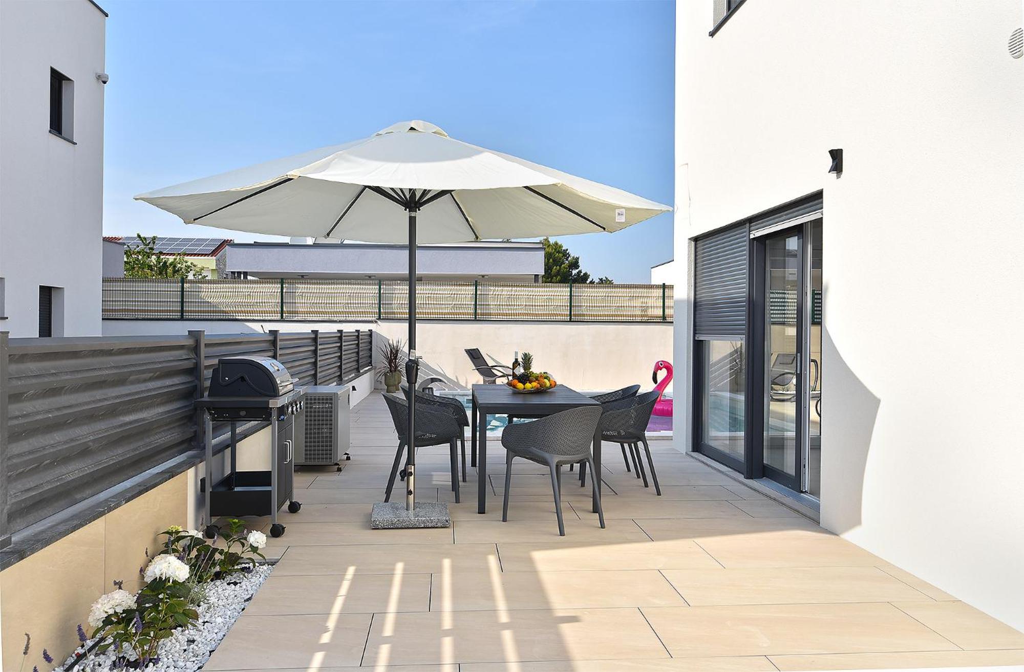 Jlo1 Mit Beheizbarem Pool Villa Перой Екстериор снимка