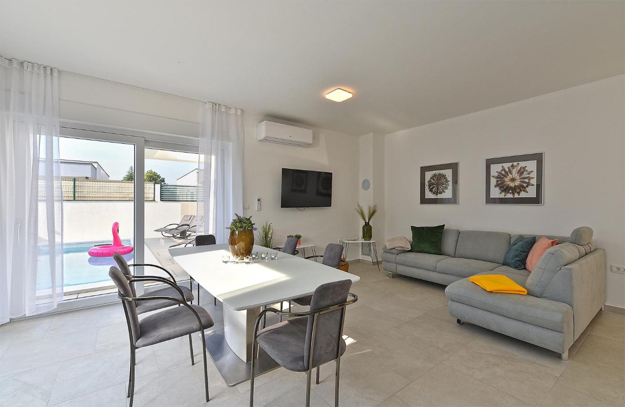 Jlo1 Mit Beheizbarem Pool Villa Перой Екстериор снимка